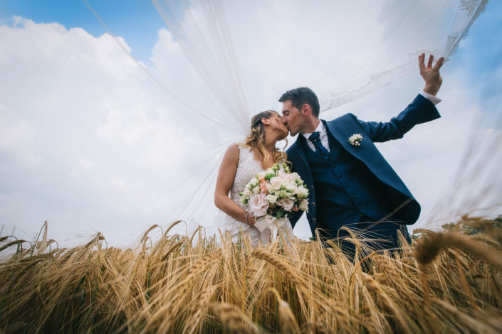 sposa campo di grano