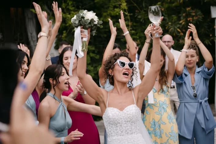 Perché gli sposi non dovrebbero sparire per ore durante il matrimonio.